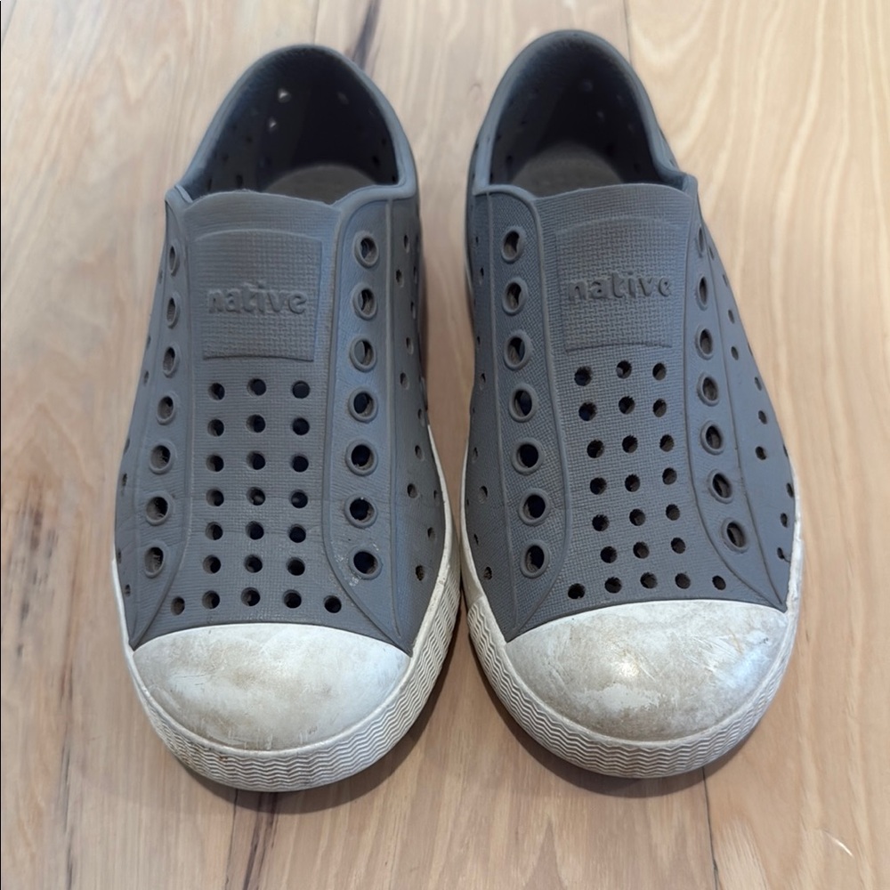 Native Jefferson C10 Gray Slip-Ons